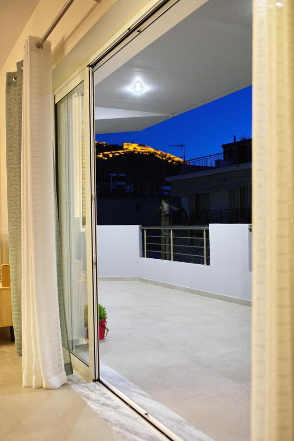 90° - Ninety Degrees * Nafplio