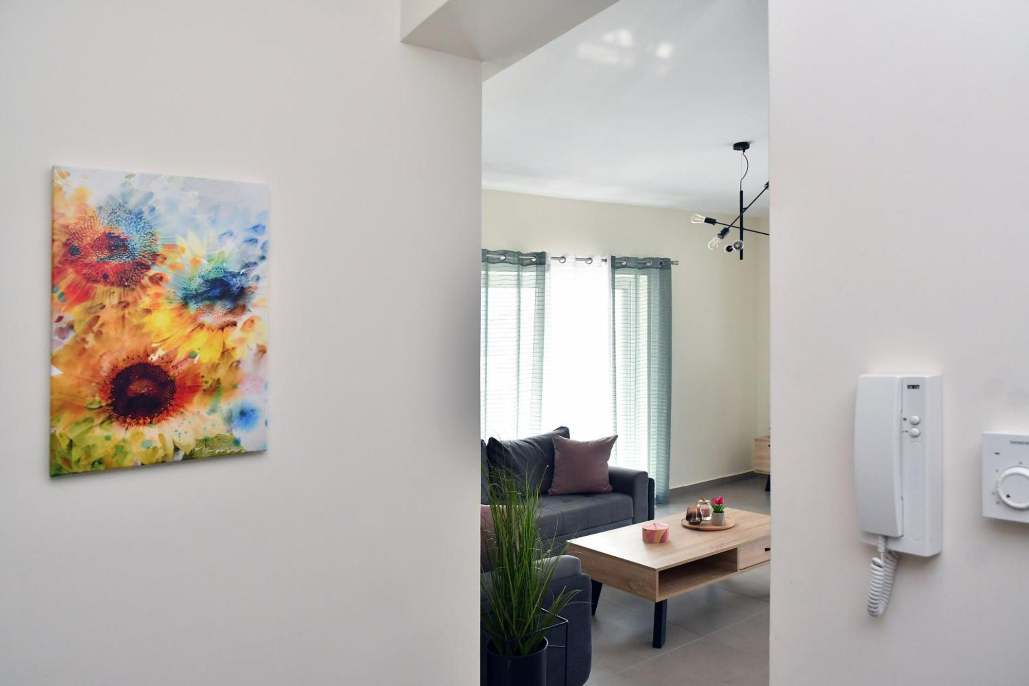 Apartment 90° - Ninety Degrees *